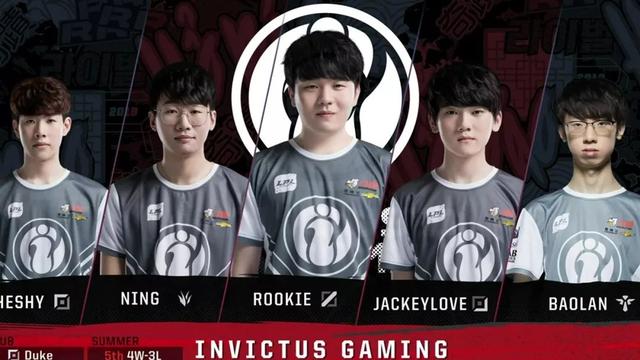 展现了一名 展现了一名